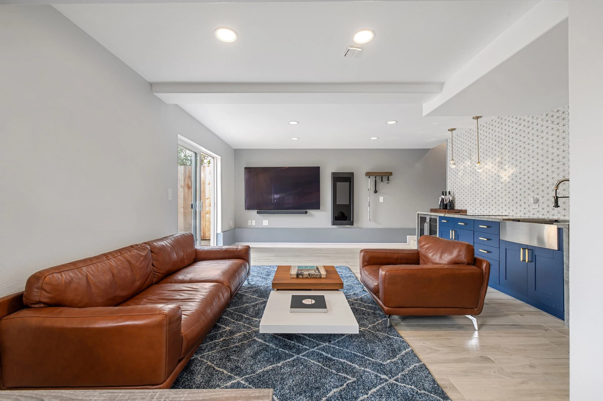Family room at 688 25th Avenue with leather seating and a blue wet bar